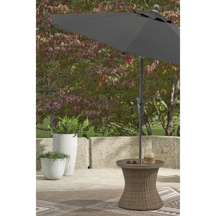Signature Design by Ashley Laguna Heights PCP790-706 Round End Table with Umbrella Option IMAGE 3